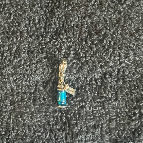 New Pandora Disney’s Alice in Wonderland drink me charm - Picture 1 of 1